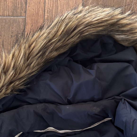 Hollister Women's Dark Blue Puffer Coat with Faux Fur Trim - Picture 3 of 3